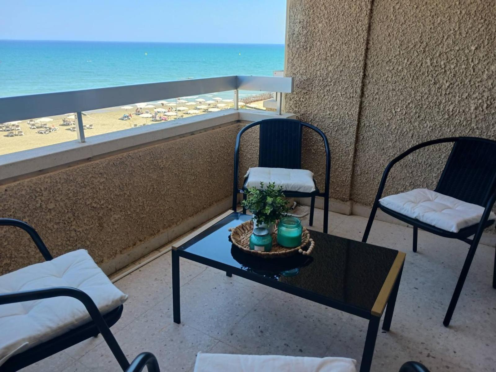 Apollon Sea View Beachfront Ap 302 Larnaca Esterno foto
